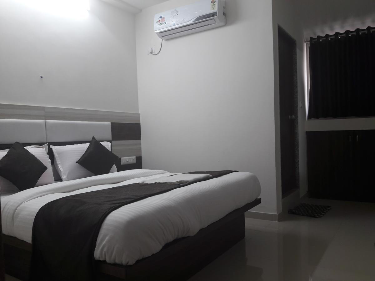 Hotel Sunstay Ahmedabad Exterior foto